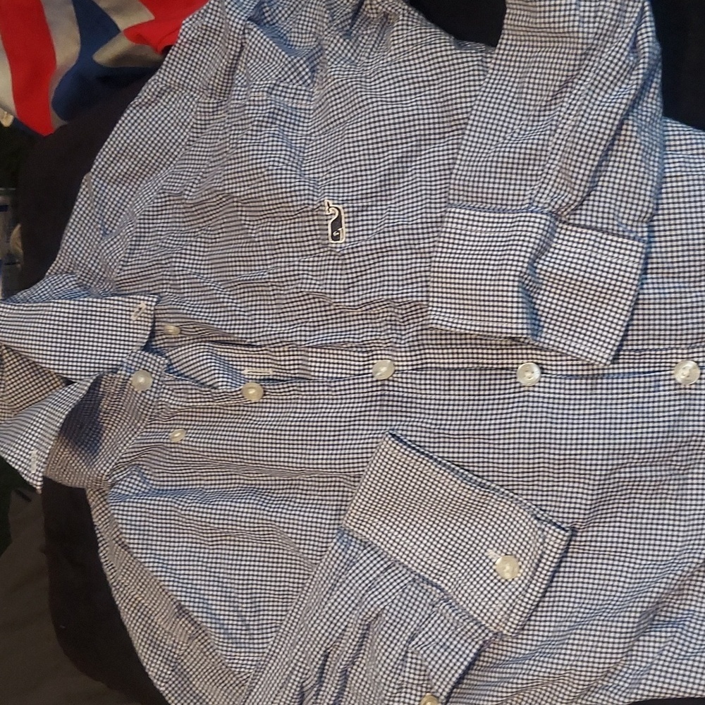 Classic prepster look. Xs button up from Vineyard vines. - Picture 3 of 3